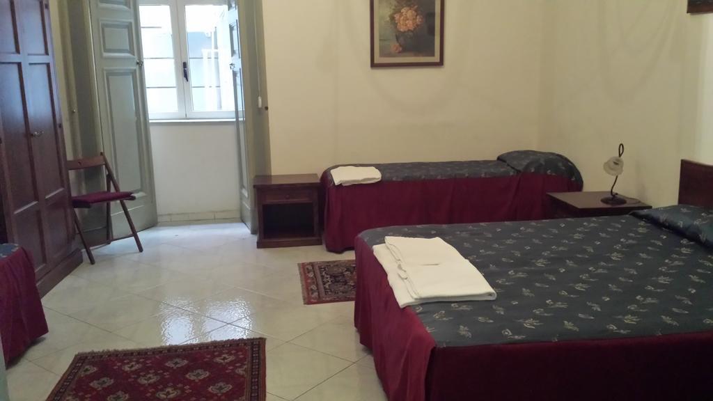 Camera Familiare con Bagno Privato Esterno
